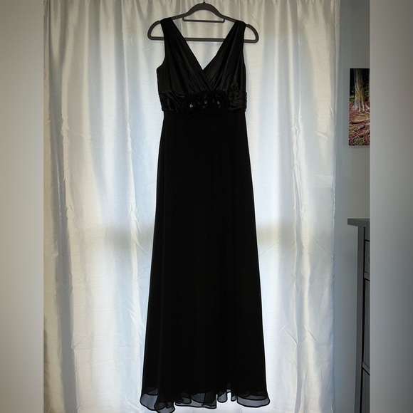 Bill Levkoff Dresses & Skirts - Bill Levkoff Black Long Evening Gown